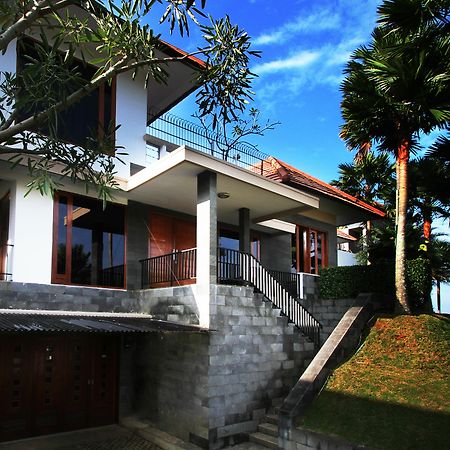 Kencana Villa Dago Bandung Exteriör bild