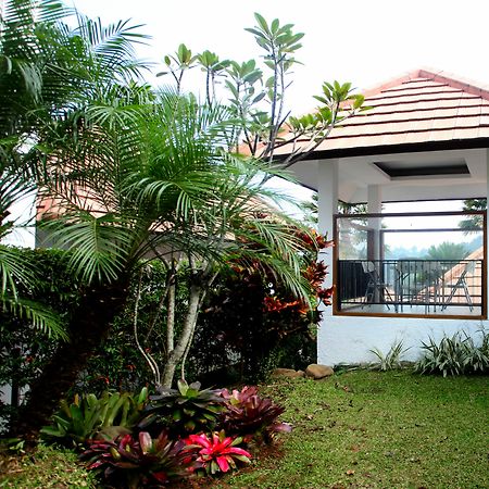 Kencana Villa Dago Bandung Exteriör bild